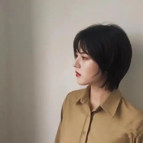 短发大脸发型女生图片(短发女发型图片 减龄)-天晟网