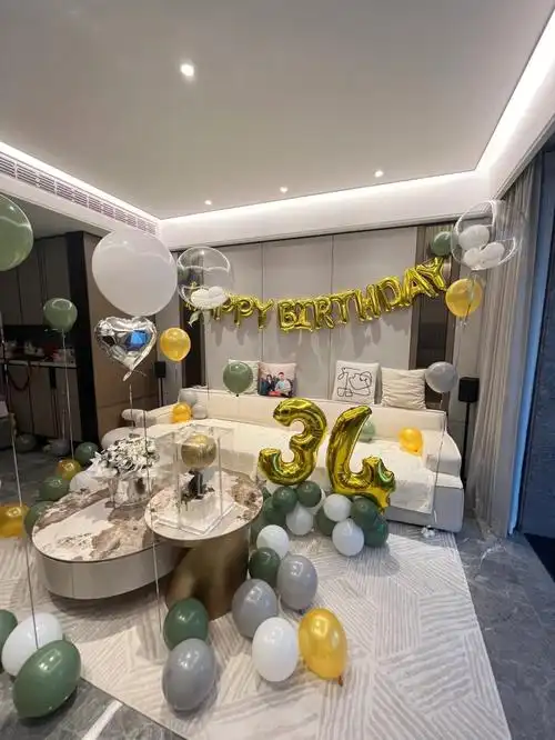 小预算客厅生日气球布置