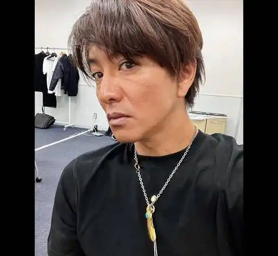 50岁木村拓哉惊爆离婚后曝光显苍老 网民热议:连头发都白了