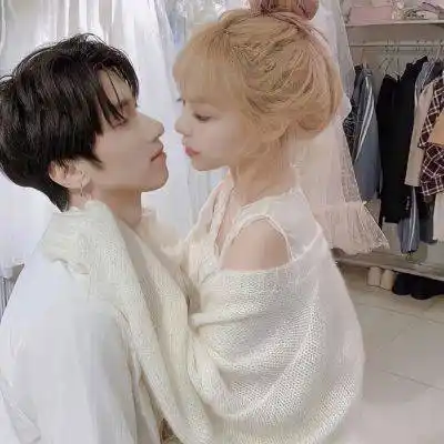 很优质的情侣头像真人一对一幸福别把坏的情绪给很爱你的人