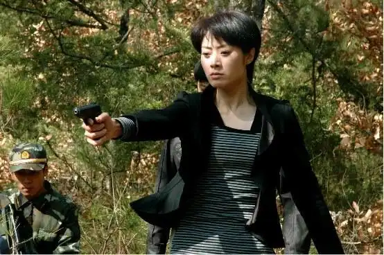 《英雄荣耀》昆明热拍 范志博奋力追毒枭(图)