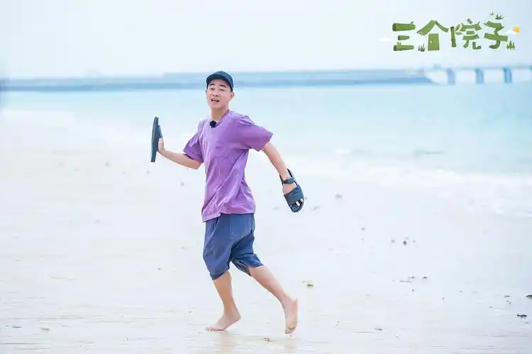 陈小春应采儿三个院子海边约会变热恋小情侣