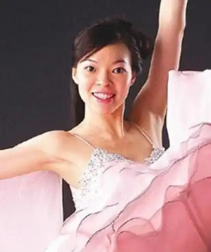 一婚嫁58岁首富6年生三胎稳坐阔太位曾馨莹凭什么