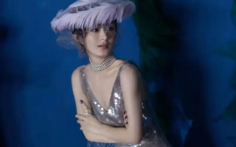 赵丽颖最新时尚芭莎视频!