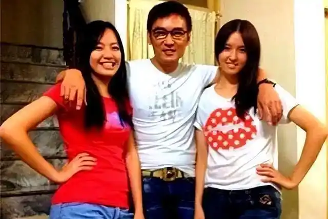 焦恩俊被妻子夺走亿万财产和女儿净身出户后母亲成为他的依靠