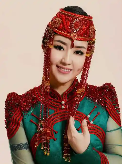 p>格格,原名蒙克其其格,8月1日出生于内蒙古自治区赤峰市克什克腾旗