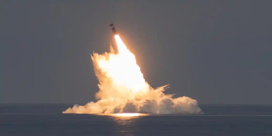 本月17日成功试射了一枚最新改进版"三叉戟iid5"潜射洲际战略弹道导弹