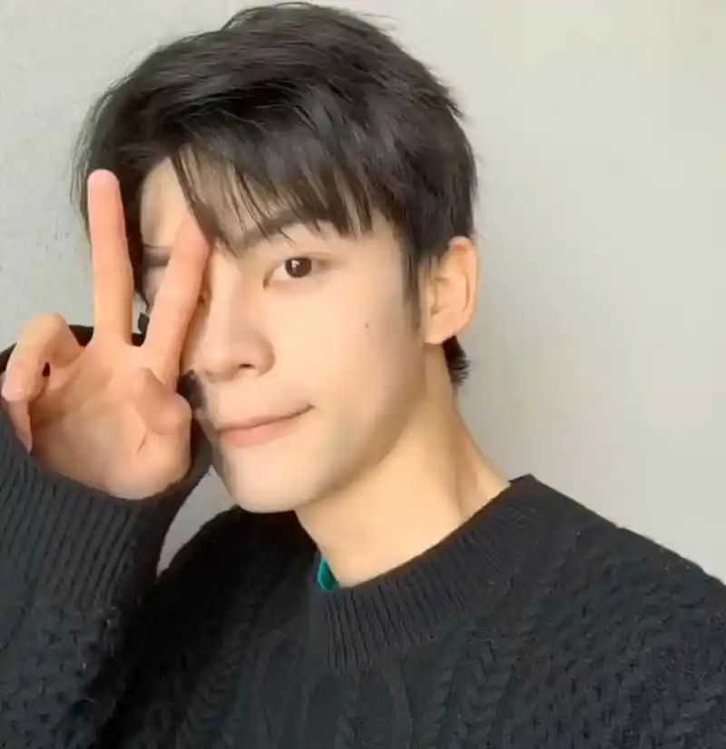 三七分男纹理烫  上海烫发 男士定位烫 烫发 男士侧分发型 上海染发