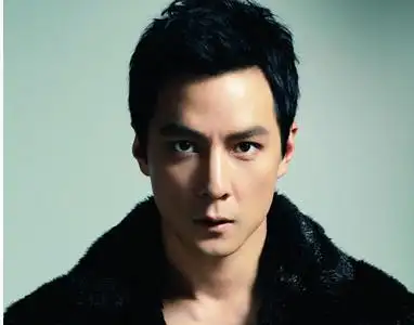 1997年,从俄勒冈大学建筑系毕业不久的吴彦祖,回到香港没多久踏上电影