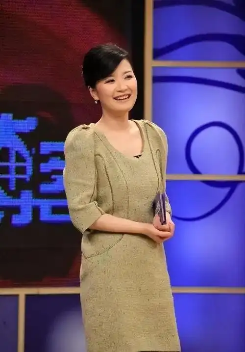 名嘴陈蓉:不当主持人也风光,嫁海归老公婚姻幸福是她最大的底气