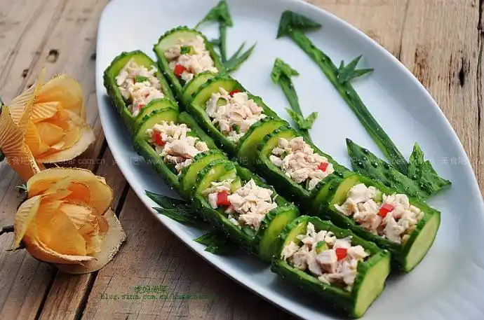 黄瓜红椒拌鸡肉的做法春节创新年菜