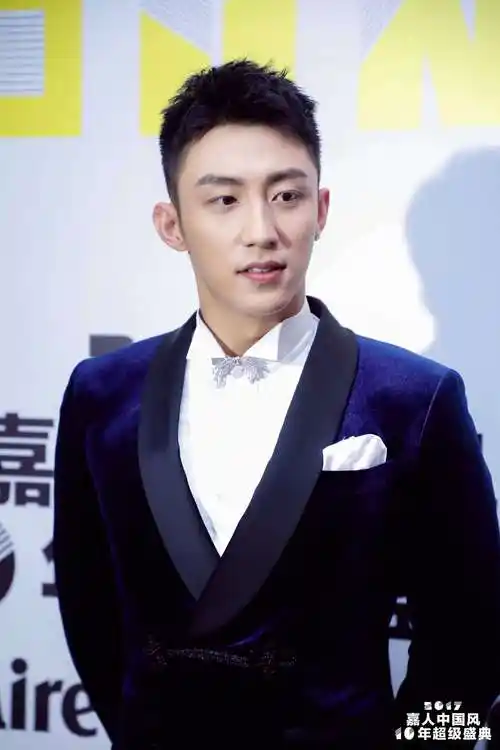 p>黄景瑜,1992年11月30日出生于辽宁省丹东市,中国内地影视男演员