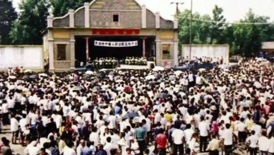 中国两次严打期间,各地的公判大会,到底起到了多大作用?