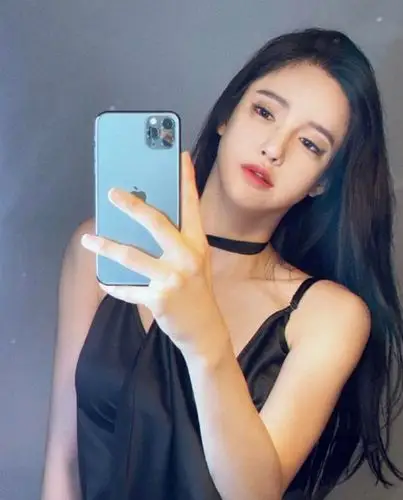 韩国"塑料美人"潘南奎,非有钱人不深交,关掉美颜却像发面馒头