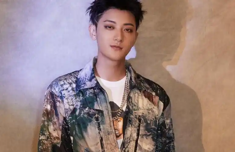 和徐艺洋绯闻升级?黄子韬正面回应,称自己不需要安慰