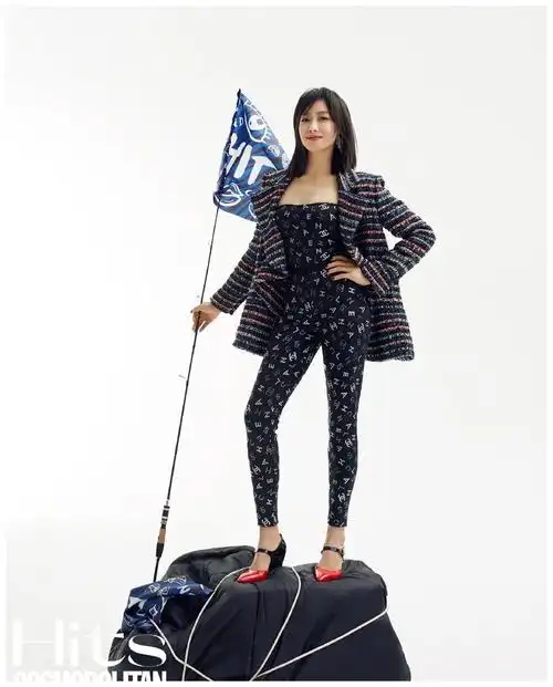 宋茜拍摄大片变身运动少女 一头短发戴拳击手套又飒又美