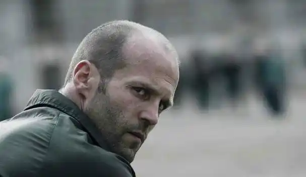 有种"整容"叫斯坦森留长发,硬汉形象全无,秒变欧美混血王子!