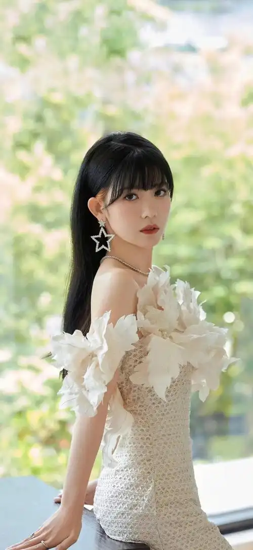 壁纸|赖美云:流淌的歌声(组图)