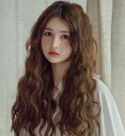 女士烫发中长发小卷,高级感满满的发型_发型造型_宝妈时尚生活网