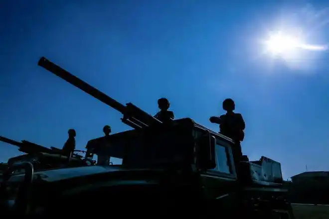 第72集团军官兵的这组唯美剪影太帅了