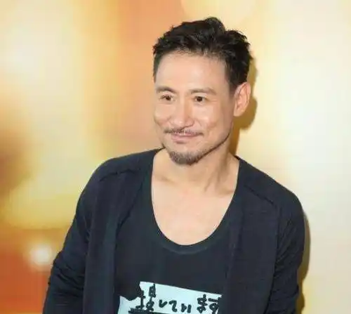 歌神近照曝光,两颊凹陷,胡子花白,59岁的他也逃不过岁月_张学友_视频