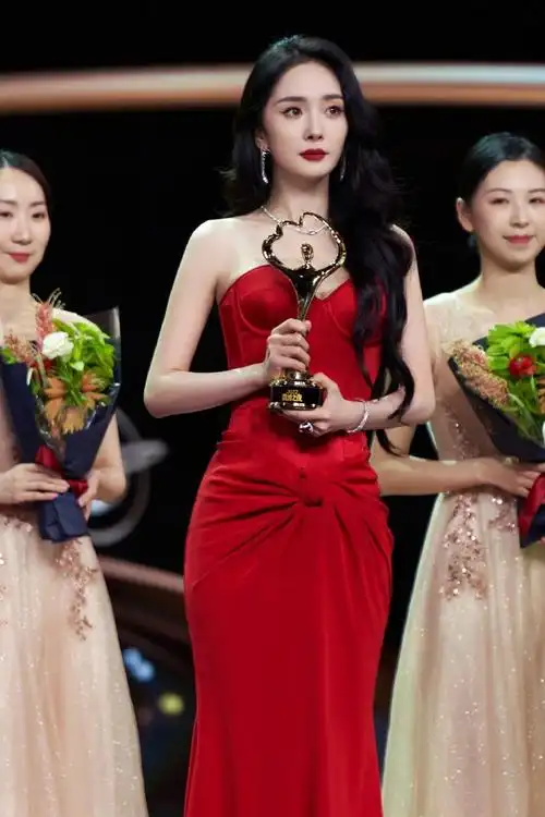 杨幂说感恩认可未来一起加油