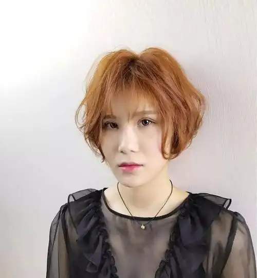 个性帅气女短发俏皮且减龄,短发图片,发型图片