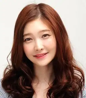 欣赏这几款女生的弧形刘海发型吧