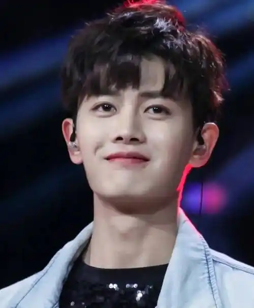 任嘉伦早年经历有多惨?