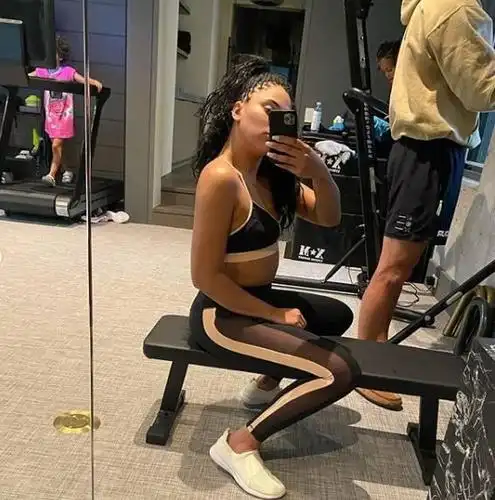 胖了胖了!阿耶莎晒健身照,库里小肚腩完美抢镜,被拍成了一米五