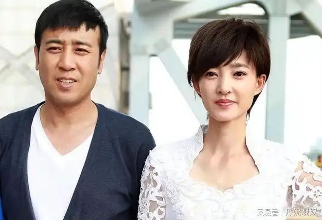 比如,王丽坤.戏外,他也曾和年轻的女演员传过绯闻.