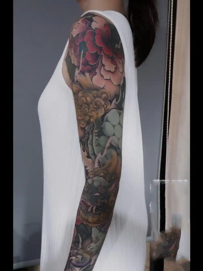 女生新传统唐狮花臂纹身 #福州纹身  新传统唐狮•😁终于做完了,