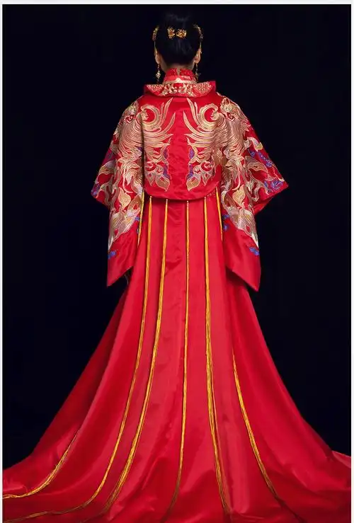 女皇的嫁衣:凤凰刺绣拖尾新娘礼服