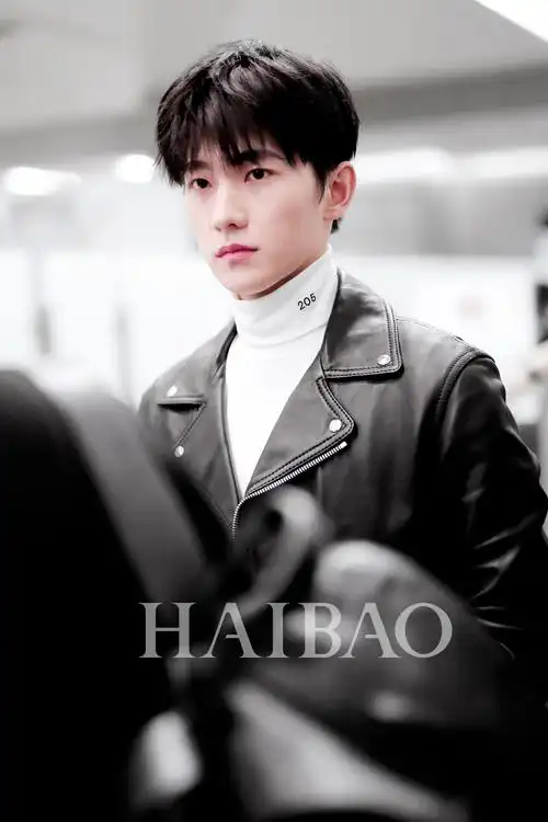 "2018海报街拍instar"候选人杨洋的全年街拍合辑:舒适清爽,帅气又时髦