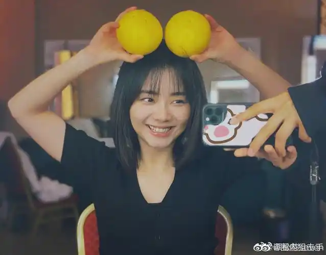 元气少女来袭谭松韵笑起来的样子好甜啊