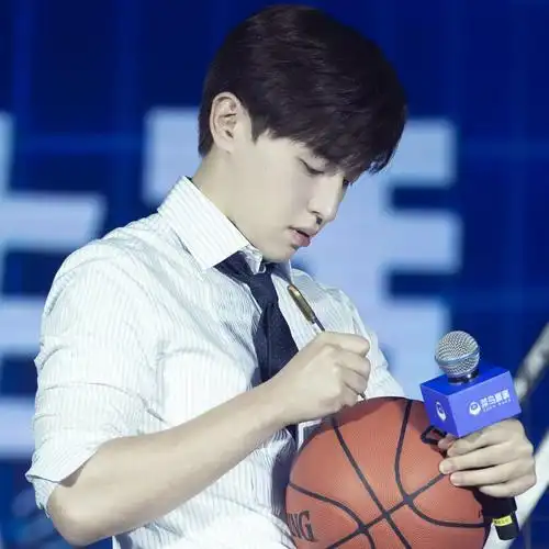 邓伦帅气迷人头像