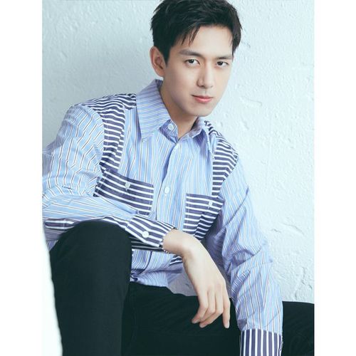 个人李现海报亲爱的热爱的周边剧照写真墙贴壁纸画海报8