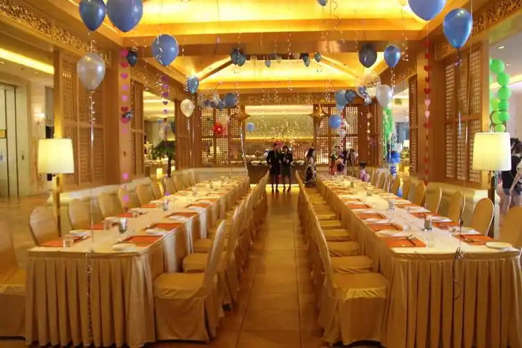 【生日主题宴会详情】宴会布置主题四选一:哆啦a梦,变形金刚,hello