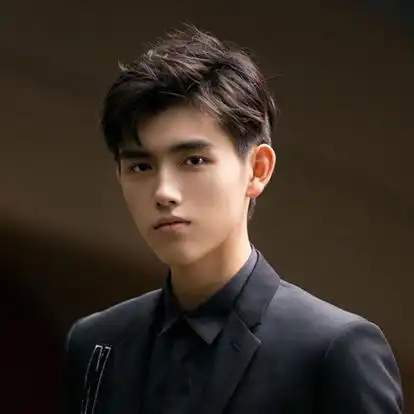 陈飞宇,2000年4月9日出生,华语影视男演员,就读于北京电影学院.