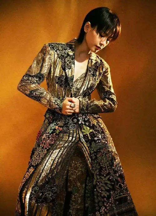 周笔畅造型##周笔畅璀璨鎏金大片