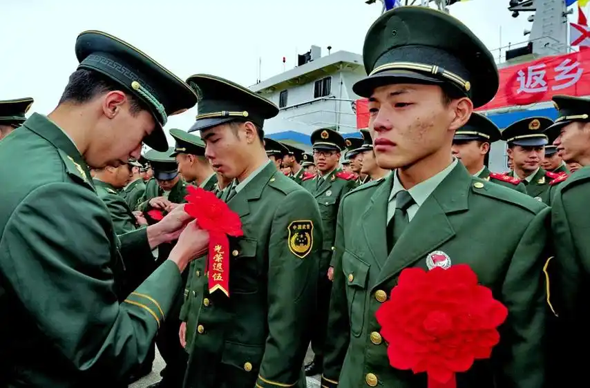 又是一年退伍时中国各地老兵退伍告别军营