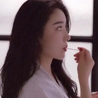 适合40岁左右女人用的微信头像 多少人爱慕你年轻时的容颜