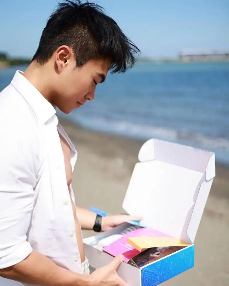 肌肉型男# #肌肉男# 穿白衬衣的靓仔