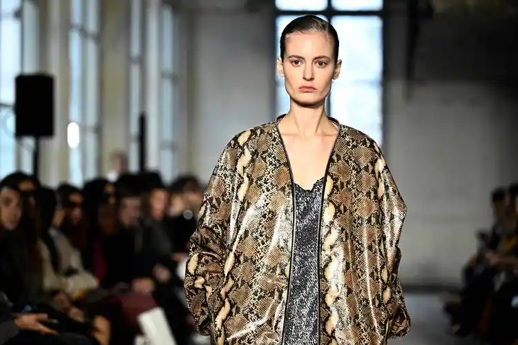 巴黎时装周——victoria/tomas品牌时装秀_新华社_法国巴黎_服装