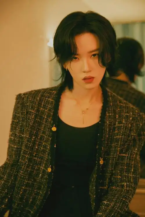 陆柯燃活动造型,花格外套好精致呀,这组照片也是氛围感十足……_高清