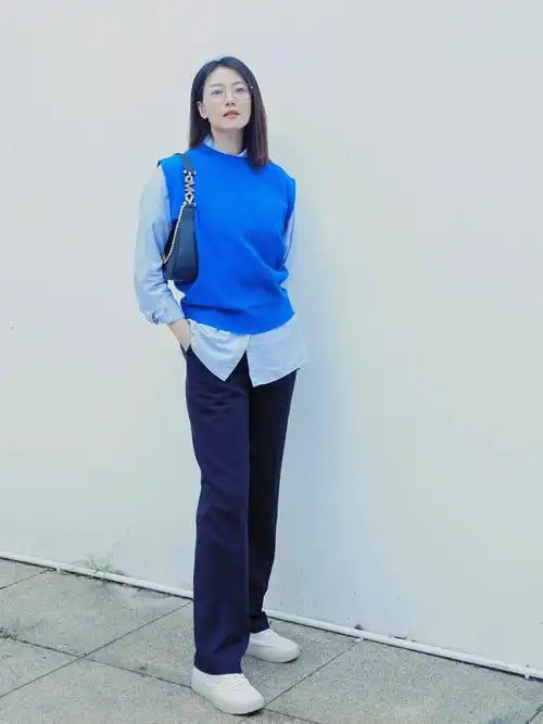 高圆圆示范初秋穿搭,知性优雅随意切换,不愧是国民女神