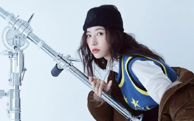 周雨彤个性潮流图片-美女壁纸-高清美女图片-第2图-娟娟壁纸