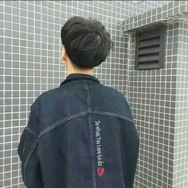 男生孤独背影头像精选一个人凄凉背影