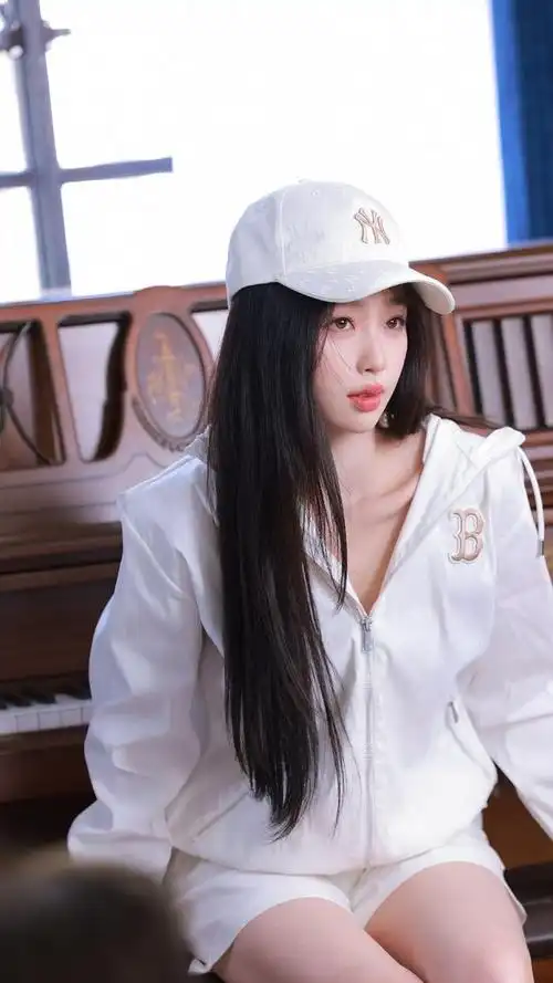 虞书欣 yyds 虽然说是广告图但也好好看呀!__财经头条