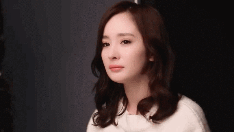 今天是有生之年,有生之年杨幂的双马尾女仆装,一天之内全实现